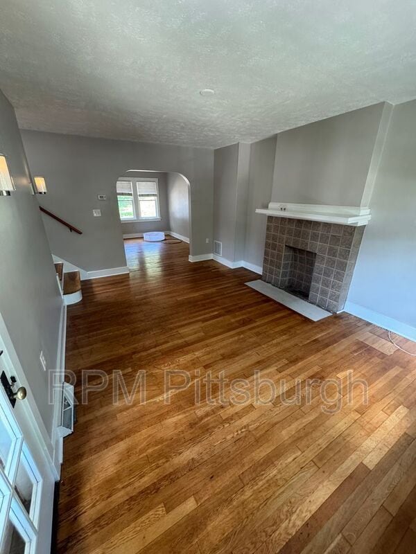 Building Photo - 105 N Meadowcroft Ave