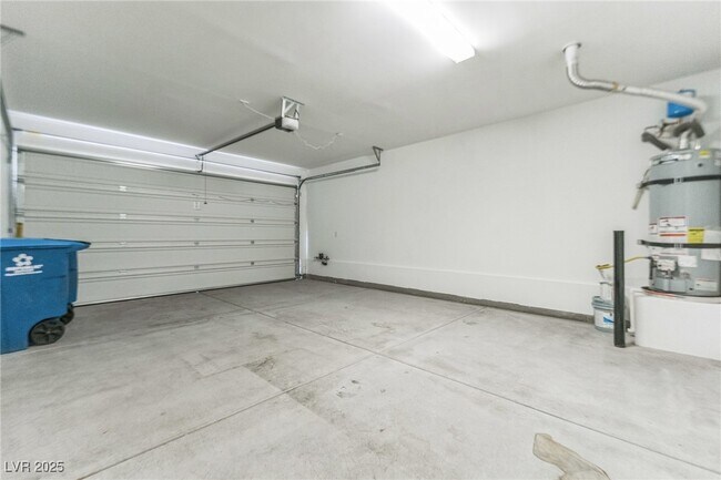 Building Photo - 6860 Chargehand Ave