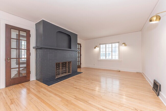 Building Photo - 1324 Wells St