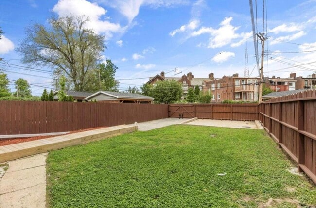 Building Photo - 5855 De Giverville Ave