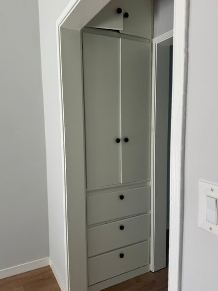 Linen Closet - 5943 Tujunga Ave