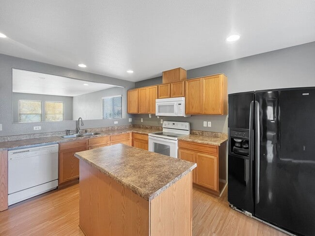 Building Photo - BIG VALUE small price