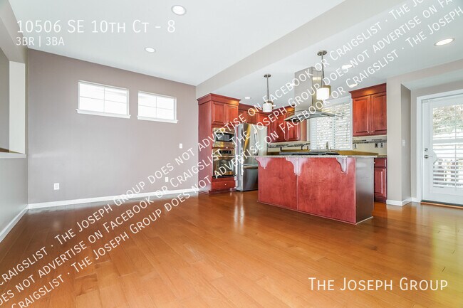Building Photo - 10506 SE 10th Ct