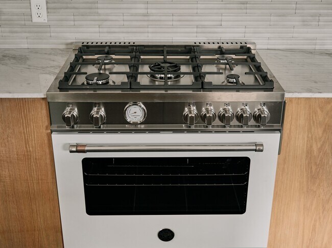 Building Photo - 412 Kemp St