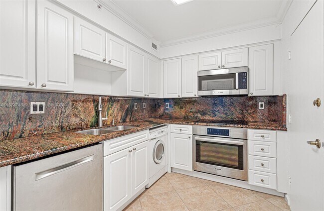 Building Photo - 2501 S Ocean Dr