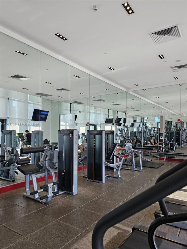 Building Photo - 1600 NE 1st Ave