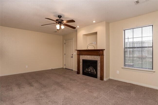 Building Photo - 4040 Glenstone Terrace