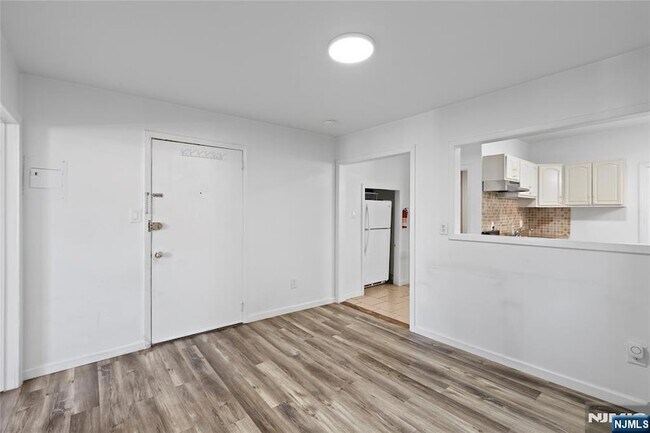 Building Photo - 676 Chestnut St
