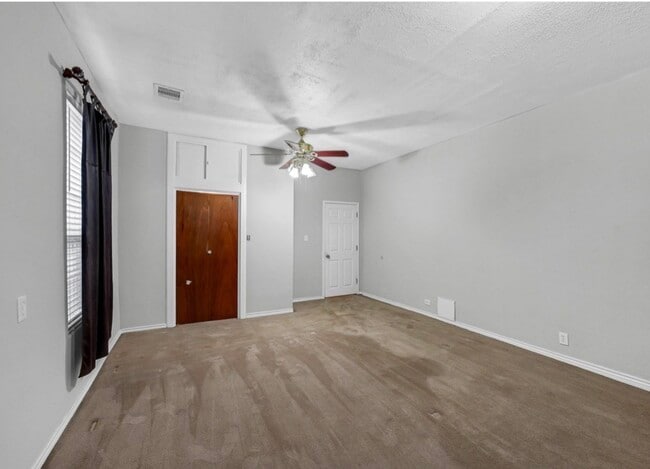 Building Photo - 2418 Delafield St