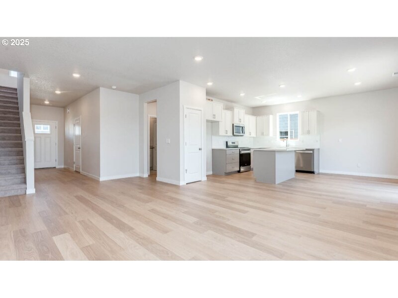 Building Photo - 9212 SE Azalea St