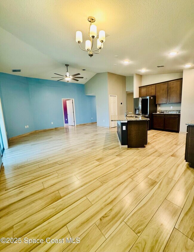 Building Photo - 1066 Dania Cir