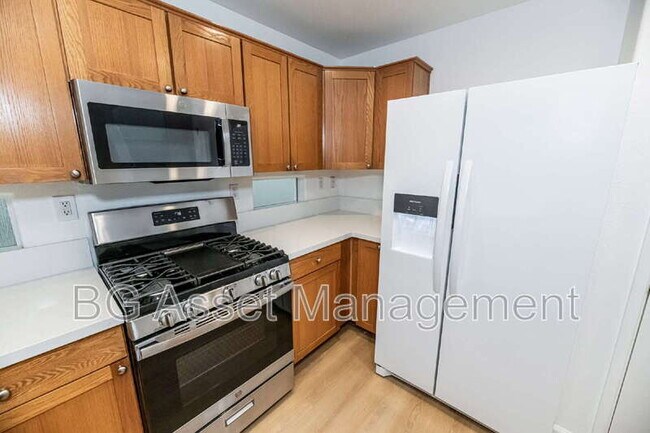 Building Photo - 128 Kingfisher St