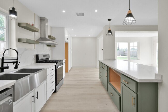 Building Photo - 6026 Willowbend Blvd