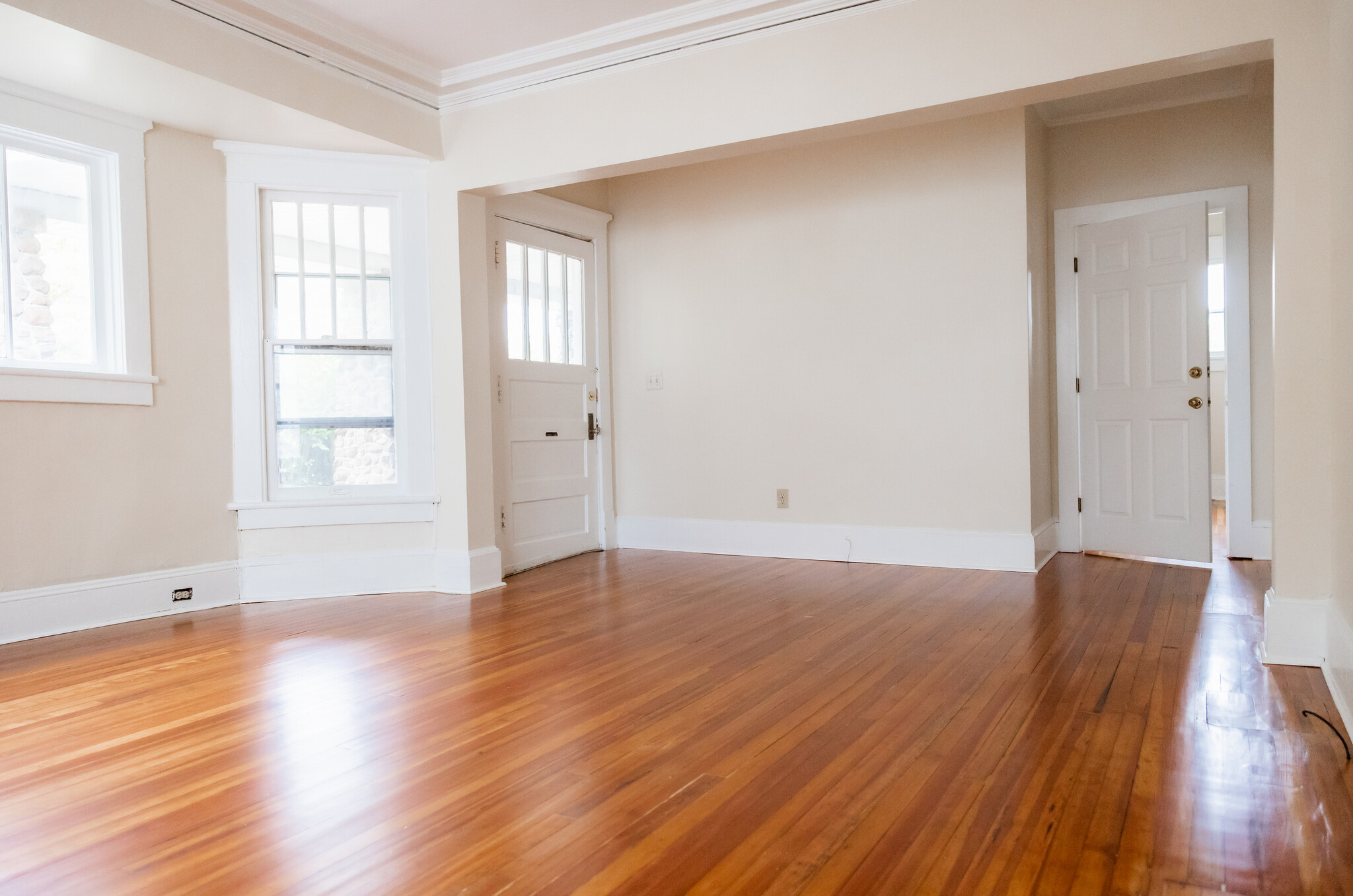 Living room - 1510 W Friendly Ave