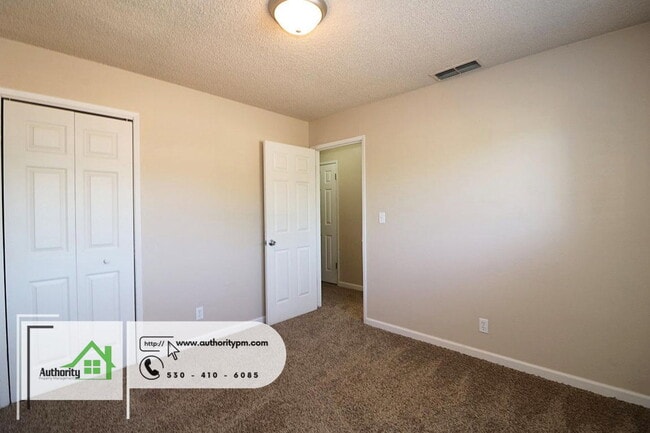Building Photo - 2326 Corona St