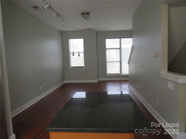 Building Photo - 416 N McDowell St