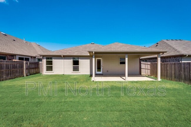 Building Photo - 2404 Sun Creek Dr