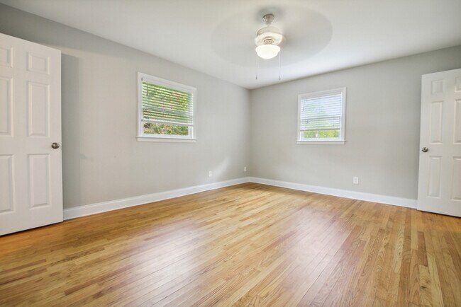 Building Photo - 1795 Queens Way
