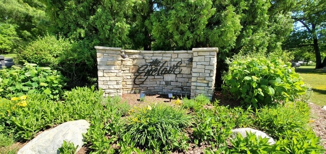 Building Photo - Off-Season Rental – Furnished, Dog-Friendl...
