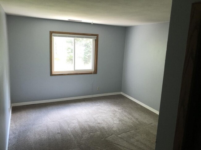 Building Photo - 2217 Luann Ln