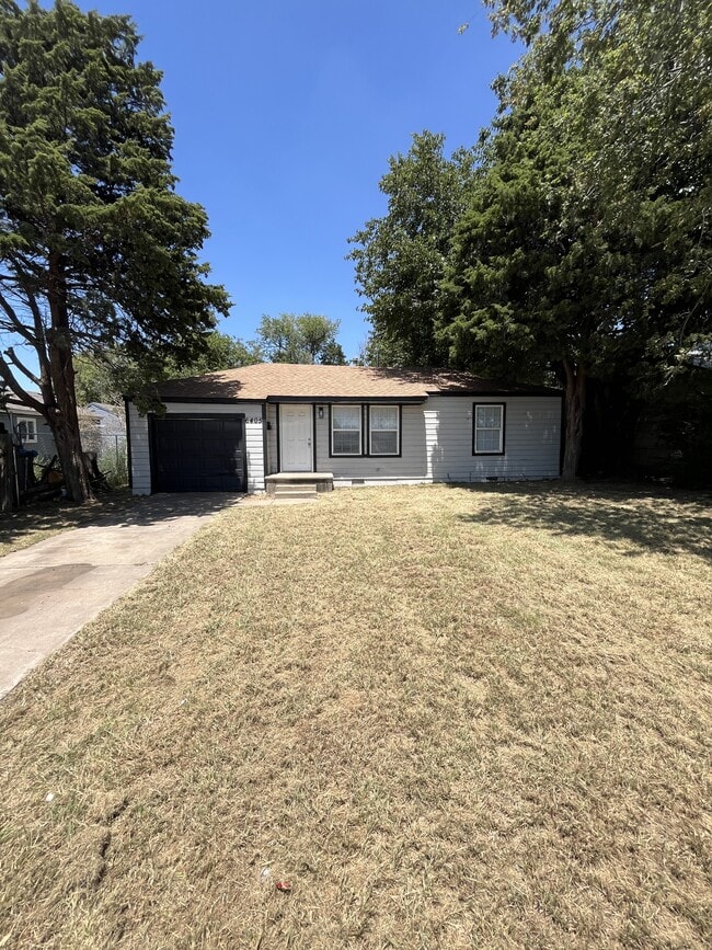 Primary Photo - 6405 SE 15th St