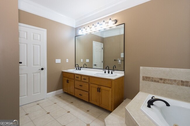 Building Photo - 5166 Wheeler Dr