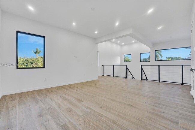 Building Photo - 6401 SW 84th St