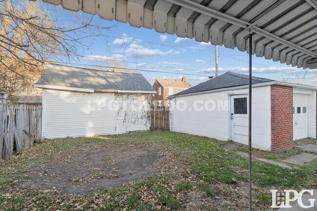 Building Photo - 4336 Lyman Ave