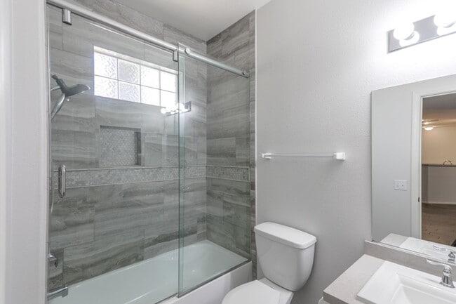 Building Photo - 2 Bedroom Condo In Guard Gated Summerlin C...