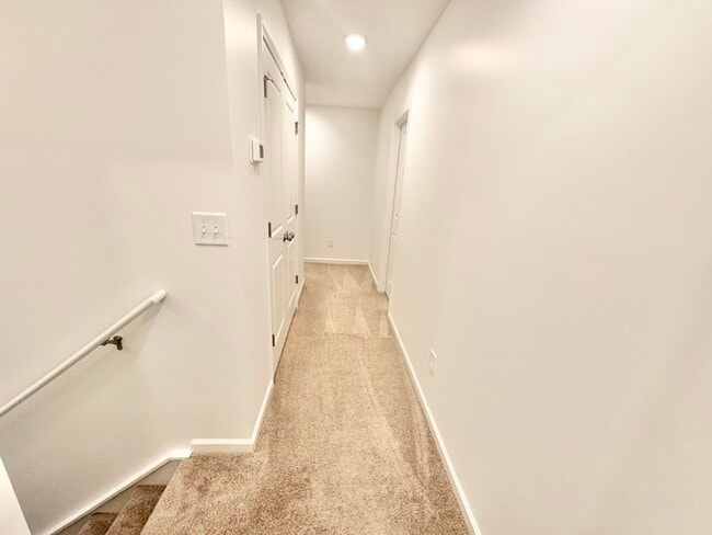 Building Photo - Three bedroom 2 1/2 bath near the I 40 and the I 77