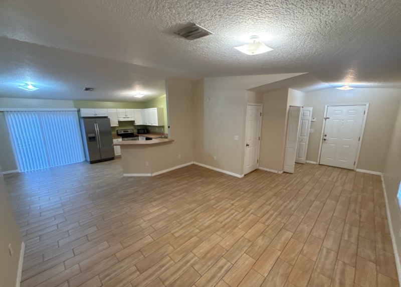 Building Photo - 105 Melody Ln