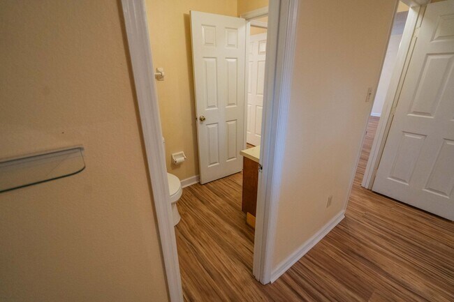 Building Photo - 2/1 Townhome in Twin Lakes
