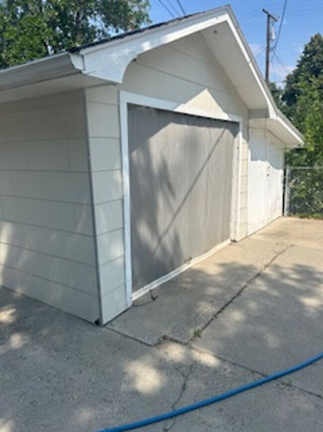 Building Photo - 701 Howard Ave