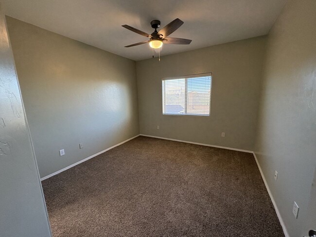 Building Photo - Move in ready Vail School District