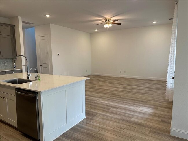 Building Photo - 4802 Avon Ridge Way