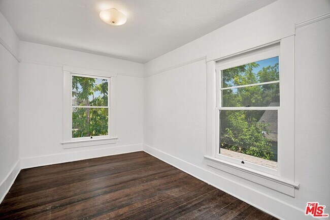 Building Photo - 362 N Ave 57