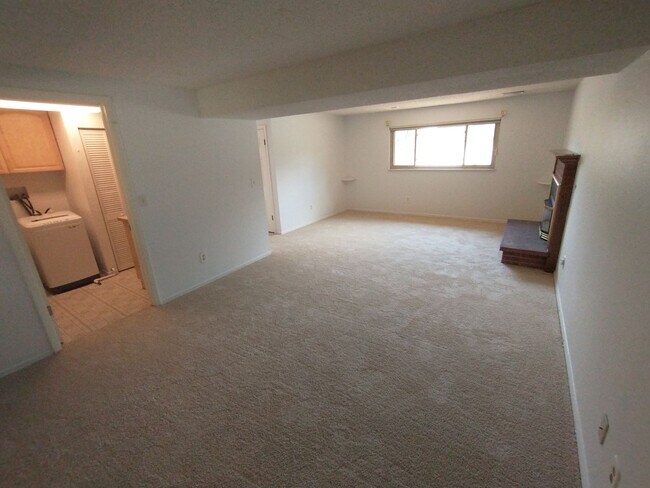 Building Photo - 715 Morgan Dr