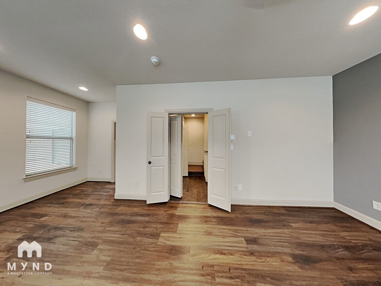 Building Photo - 7404 Coronado Way