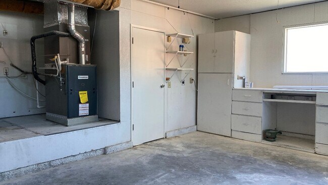 Building Photo - Very Spacious West Lancaster Home