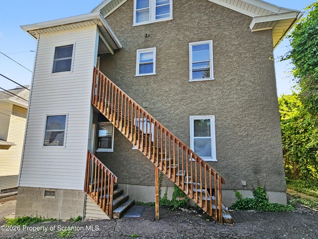 Building Photo - 1614 Linden St