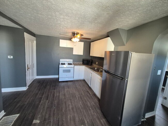 Building Photo - 348 Berry Ave