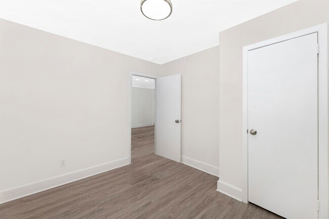 Building Photo - 423 Avenue C