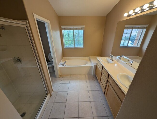 Building Photo - 10108 Oakmoor Pl