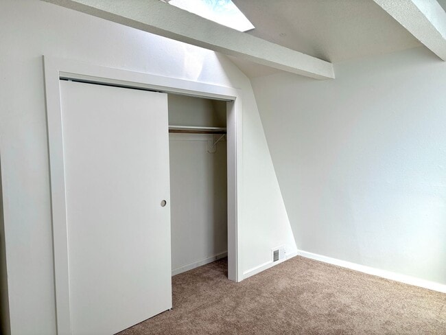 Building Photo - Charming Home in the Conveniently Located Southgate Neighborhood, Character-Rich Trims and Fully ...