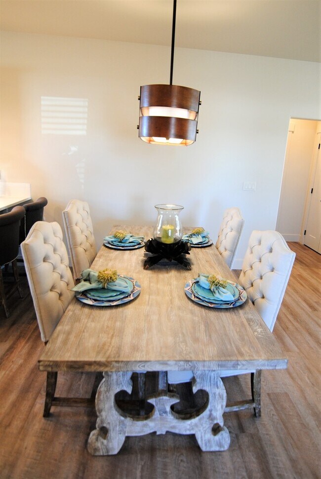 Building Photo - 1712/1714 Danny Boy Ln. Duplex