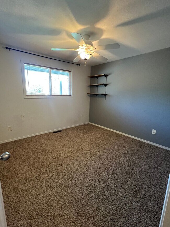 Building Photo - Spacious 3 bed/2 bath home with RV/Boat parking, shop and storage shed, a/c, deck with VIEWS and ...