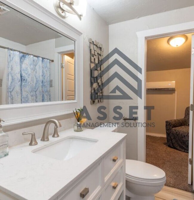 Building Photo - 2-Bed Furnished or Unfurnished The Choice Is Yours!