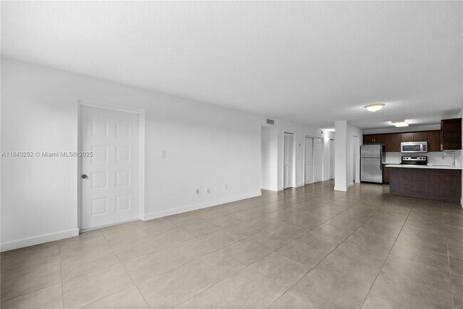Building Photo - 6940 Miami Gardens Dr