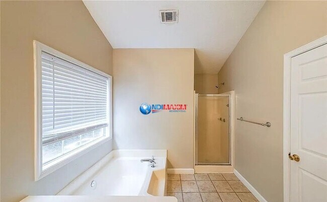 Building Photo - Nice ranch in the COLLINS HILL cluster in ...