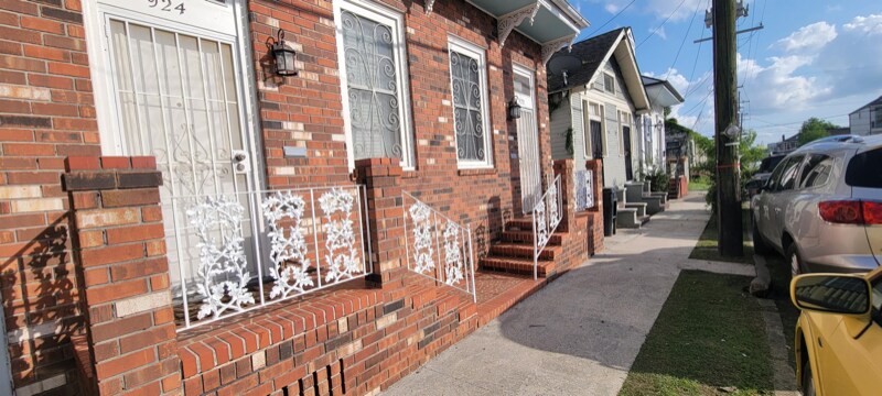 Building Photo - 924 N Roman St